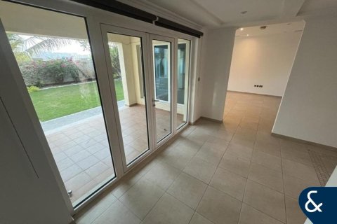 فيلا للبيع في Jumeirah Park، دبي، الإمارات العربية المتحدة 3 غرفة نوم ، 285 متر مربع ، رقم 666234 - صورة 7