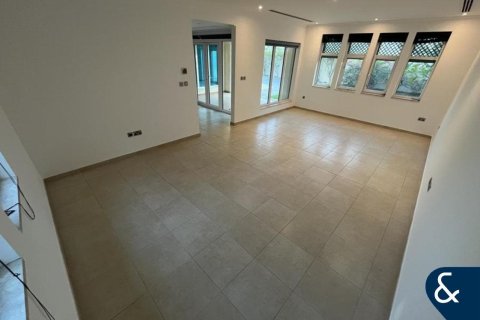 فيلا للبيع في Jumeirah Park، دبي، الإمارات العربية المتحدة 3 غرفة نوم ، 285 متر مربع ، رقم 666234 - صورة 8