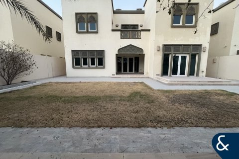 فيلا للبيع في Jumeirah Park، دبي، الإمارات العربية المتحدة 3 غرفة نوم ، 285 متر مربع ، رقم 666234 - صورة 4