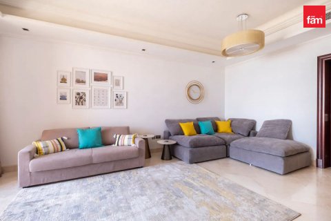Apartment in Palm Jumeirah, Dubai, UAE 2 bedrooms, 163.2 sq.m. № 634583 - photo 1