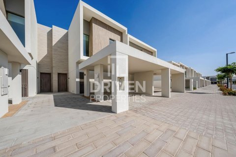 Villa in The Valley, Dubai, UAE 3 bedrooms, 174 sq.m. № 684083 - photo 2