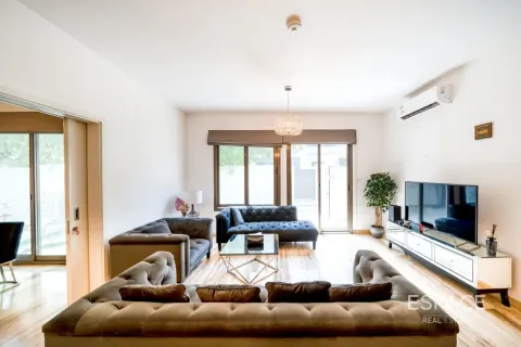 Kuća u nizu u Dubai, UAE 4 spavaćih soba, 218 m2 Br. 737913 - fotografija 2