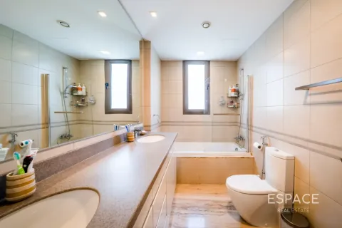 Kuća u nizu u Dubai, UAE 4 spavaćih soba, 218 m2 Br. 737913 - fotografija 10