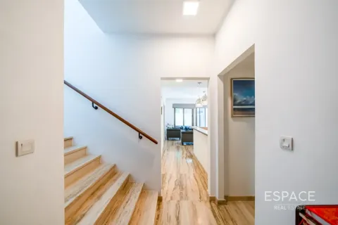 Kuća u nizu u Dubai, UAE 4 spavaćih soba, 218 m2 Br. 737913 - fotografija 7