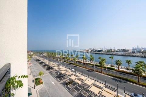 Apartment in Jumeirah, Dubai, UAE 2 bedrooms, 114 sq.m. № 654859 - photo 1