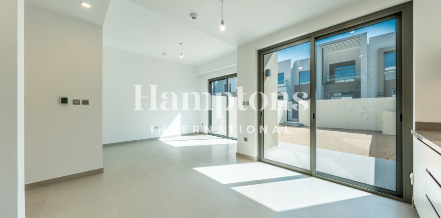 Huvila Arabian Ranches 2, Dubai, Arabiemiraatit 3 makuuhuonetta, 189.058 m2 № 662043