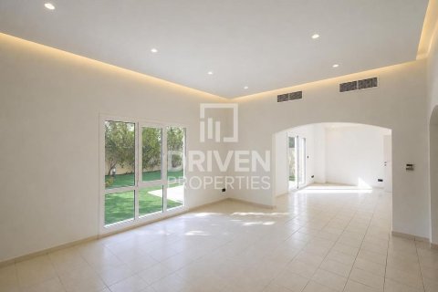 Meadows, Dubai, BAE’de kiralık villa 3 yatak odası, 560.39 m&sup2; No 759724 - fotoğraf 2