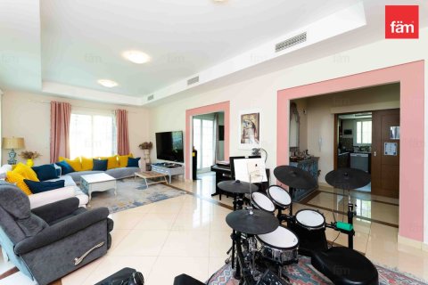 Villa zum Verkauf in Dubai, VAE 3 Schlafzimmer, 815.2 m2 Nr. 712982 - Foto 4