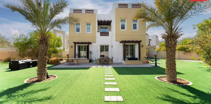 Villa in Dubai, VAE: 3 Schlafzimmer, 815.2 m2 Nr. 712982