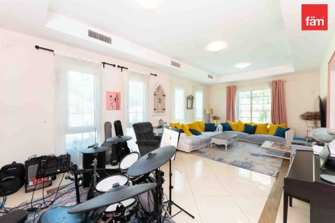 Villa zum Verkauf in Dubai, VAE 3 Schlafzimmer, 815.2 m2 Nr. 712982 - Foto 2