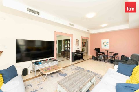 Villa zum Verkauf in Dubai, VAE 3 Schlafzimmer, 815.2 m2 Nr. 712982 - Foto 3
