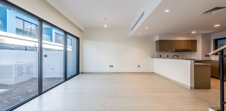 Vilë në Dubai, Emiratet e Bashkuara Arabe 4 dhoma gjumi, 144 m2. № 702414
