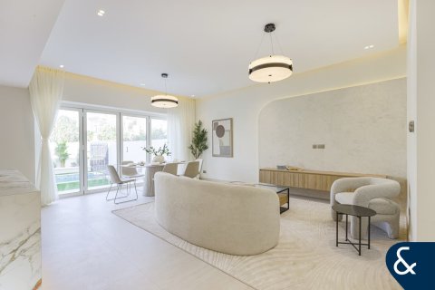 Arabian Ranches, Dubai, संयुक्त अरब अमीरात में विला, 4 बेडरूम, 228 वर्ग मीटर, संख्या 697904 - फ़ोटो 3