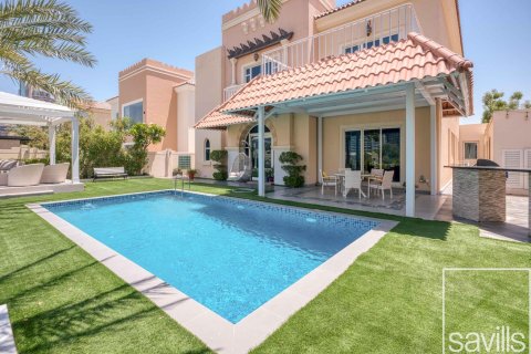 Vilë në Dubai Sports City, Dubai, Emiratet e Bashkuara Arabe 5 dhoma gjumi, 640.38 m2. № 761184 - Foto 2