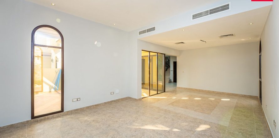 Városi lakóépület itt: Dubai, EAE, 4 hálószoba, 309.4 m², azonosító: 687339