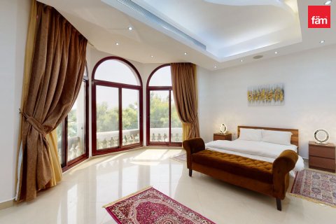 Villa para arrendamento em Dubai, EAU 8 quartos, 1723.6 m2 № 760352 - foto 2