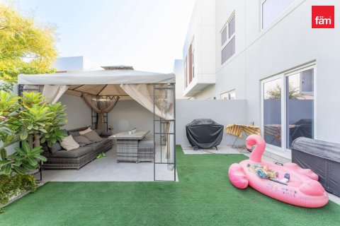 Villa para arrendamento em Dubai, EAU 3 quartos, 163 m2 № 760348 - foto 10