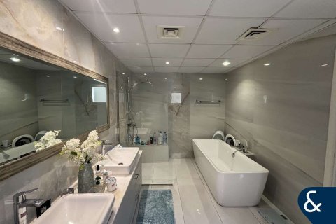 Városi lakóépület itt: Dubai Investment Park, EAE, 4 hálószoba, 388 m², azonosító: 671446 - fénykép 12