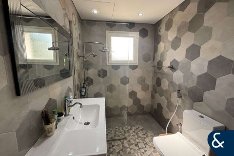 Városi lakóépület itt: Dubai Investment Park, EAE, 4 hálószoba, 388 m², azonosító: 671446 - fénykép 15