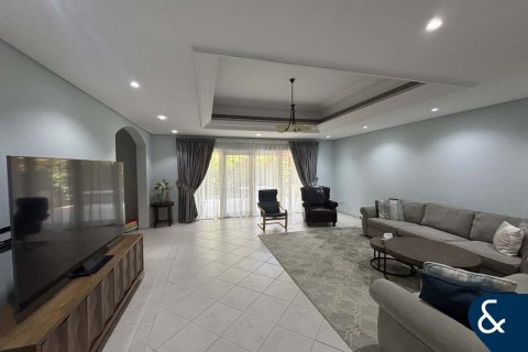 Városi lakóépület itt: Dubai Investment Park, EAE, 4 hálószoba, 388 m², azonosító: 671446 - fénykép 2