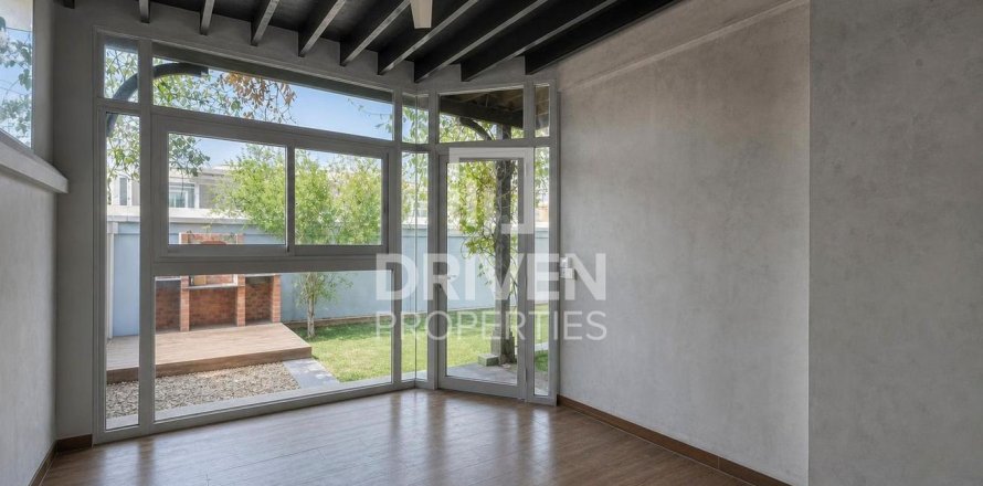 Villa in Falcon City of Wonders, Dubai, VAE: 4 Schlafzimmer, 324.05 m2 Nr. 762086
