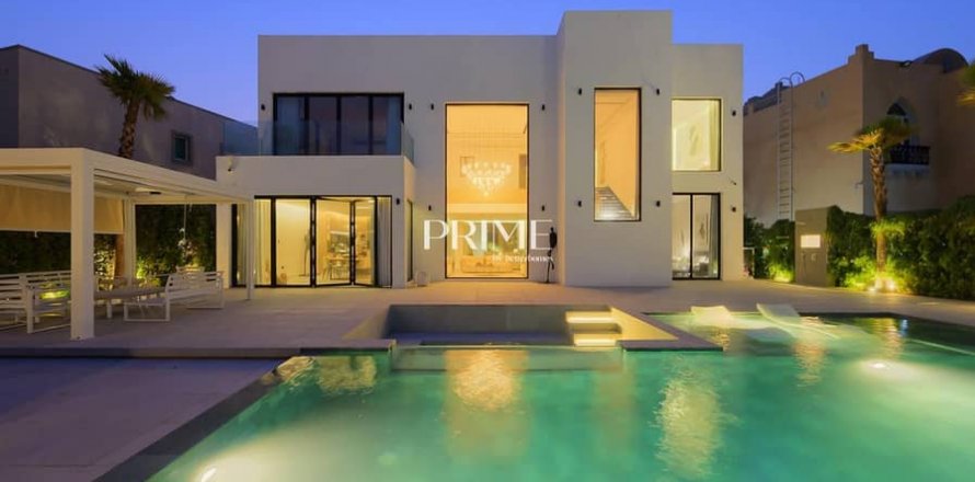 Villa en Jumeirah Islands, Dubai, EAU 4 dormitorios, 520 m² № 643877