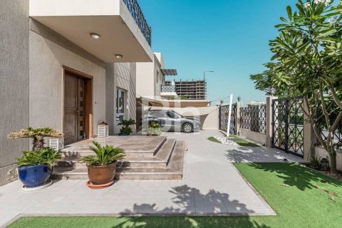 Vila di Living Legends, Dubai, UEA 4 kamar tidur, 449 m2 nomor 643876 - foto 25