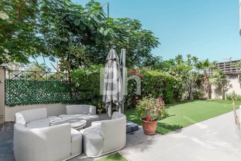 Vila di Living Legends, Dubai, UEA 4 kamar tidur, 449 m2 nomor 643876 - foto 24