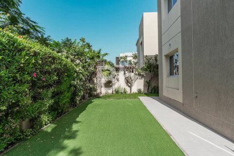 Vila di Living Legends, Dubai, UEA 4 kamar tidur, 449 m2 nomor 643876 - foto 22