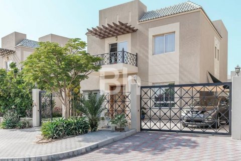 Vila di Living Legends, Dubai, UEA 4 kamar tidur, 449 m2 nomor 643876 - foto 19