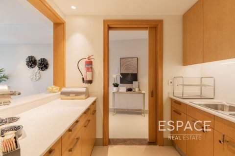 Apartment in Downtown Dubai (Downtown Burj Dubai), UAE 3 bedrooms, 190 sq.m. № 661221 - photo 15