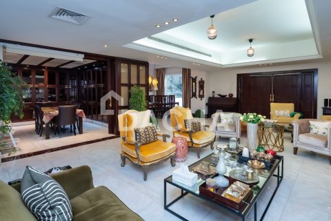 Villa in Motor City, Dubai, UAE 5 bedrooms, 399 sq.m. № 707175 - photo 5