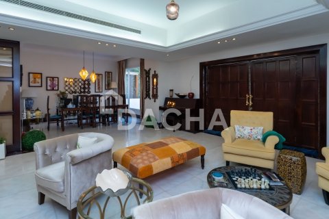 Villa in Motor City, Dubai, UAE 5 bedrooms, 399 sq.m. № 707175 - photo 9