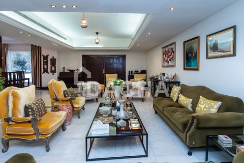 Villa in Motor City, Dubai, UAE 5 bedrooms, 399 sq.m. № 707175 - photo 8