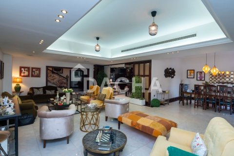 Villa in Motor City, Dubai, UAE 5 bedrooms, 399 sq.m. № 707175 - photo 6