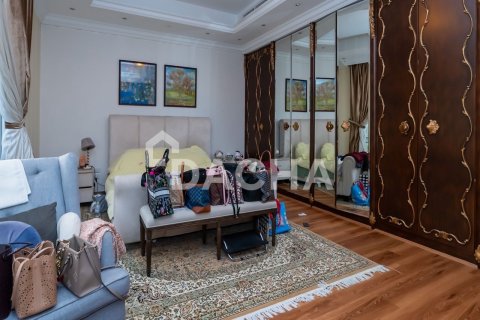 Villa in Motor City, Dubai, UAE 5 bedrooms, 399 sq.m. № 707175 - photo 11