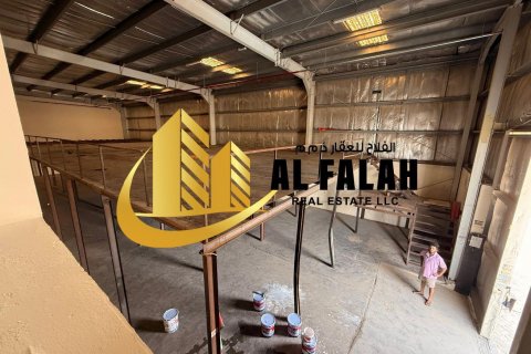Magazinë në Sharjah Industrial Area, Emiratet e Bashkuara Arabe 557 m2. № 635562 - Foto 3