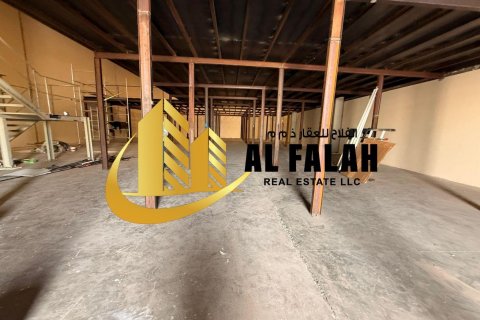 Magazinë në Sharjah Industrial Area, Emiratet e Bashkuara Arabe 557 m2. № 635562 - Foto 2