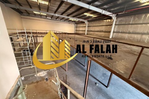 Magazinë në Sharjah Industrial Area, Emiratet e Bashkuara Arabe 557 m2. № 635562 - Foto 8