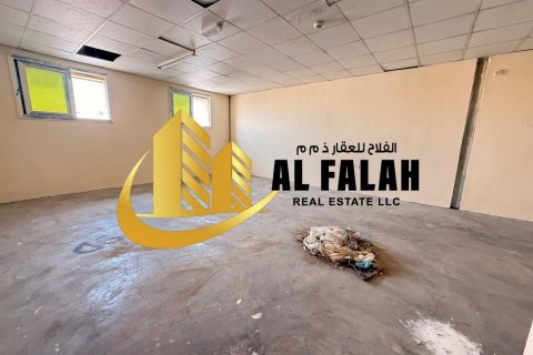 Magazinë në Sharjah Industrial Area, Emiratet e Bashkuara Arabe 557 m2. № 635562 - Foto 4