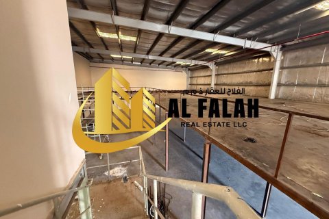 Magazinë në Sharjah Industrial Area, Emiratet e Bashkuara Arabe 557 m2. № 635562 - Foto 5
