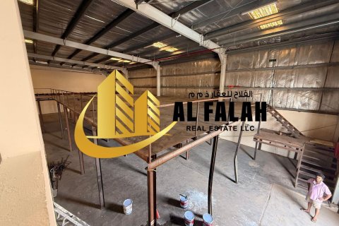Magazinë në Sharjah Industrial Area, Emiratet e Bashkuara Arabe 557 m2. № 635562 - Foto 9