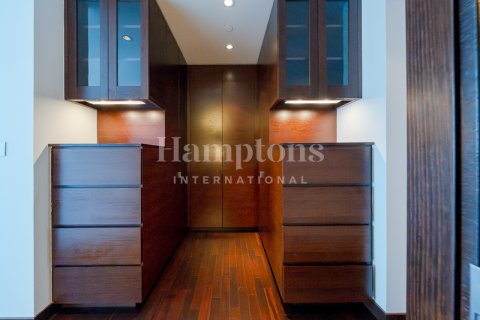 Huoneisto Burj Khalifa, Dubai, Arabiemiraatit 3 makuuhuonetta, 152.26987506 m2 № 651204 - kuva 12