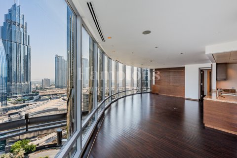 Huoneisto Burj Khalifa, Dubai, Arabiemiraatit 3 makuuhuonetta, 152.26987506 m2 № 651204 - kuva 2