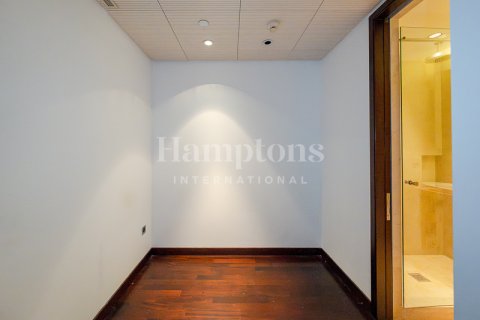 Huoneisto Burj Khalifa, Dubai, Arabiemiraatit 3 makuuhuonetta, 152.26987506 m2 № 651204 - kuva 1