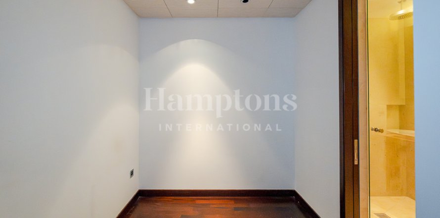 Huoneisto Burj Khalifa, Dubai, Arabiemiraatit 3 makuuhuonetta, 152.27 m2 № 651204