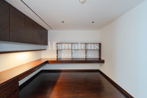 Huoneisto Burj Khalifa, Dubai, Arabiemiraatit 3 makuuhuonetta, 152.26987506 m2 № 651204 - kuva 24