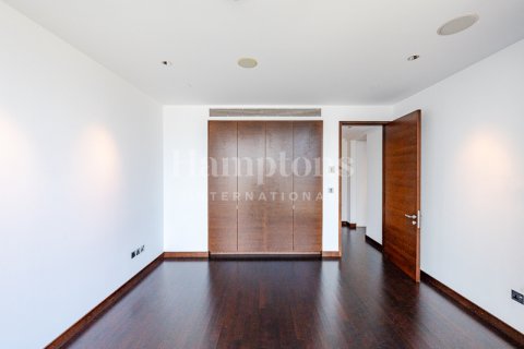 Huoneisto Burj Khalifa, Dubai, Arabiemiraatit 3 makuuhuonetta, 152.26987506 m2 № 651204 - kuva 18