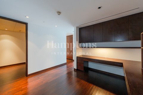 Huoneisto Burj Khalifa, Dubai, Arabiemiraatit 3 makuuhuonetta, 152.26987506 m2 № 651204 - kuva 25
