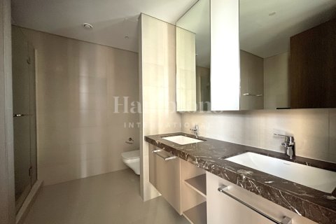 Huoneisto Downtown Dubai (Downtown Burj Dubai), Arabiemiraatit 2 makuuhuonetta, 161.55831700 m2 № 651208 - kuva 3
